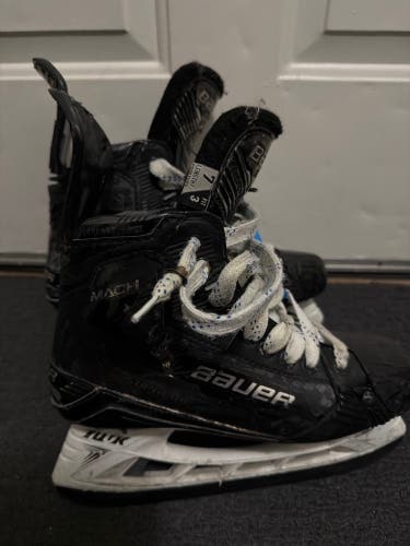 Bauer Supreme Mach Hockey Skates 7 (Used)