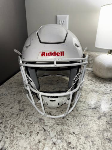 Medium Youth Riddell SpeedFlex Helmet (Used)