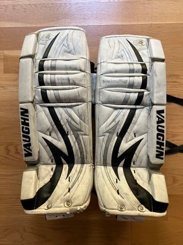 26" Vaughn Velocity V4 Goalie Leg Pads (Used)