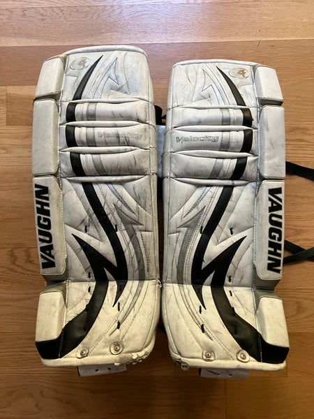 26" Vaughn Velocity V4 Goalie Leg Pads (Used)