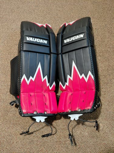 28" Vaughn Goalie Leg Pads (Used) Velocity Iceberg