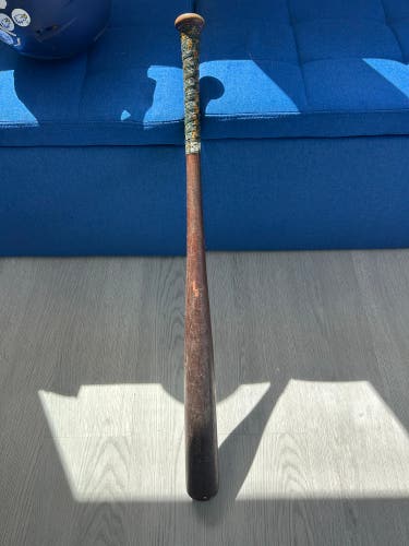 Louisville Slugger Genuine Wood Bat (-3) 29 oz 32" (Used)