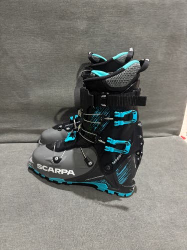 Mondo 29 & 29.5 Men's Scarpa Maestrale XT Alpine Touring Ski Boots (Used)