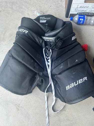 Senior Medium 2025 Bauer Pro Hockey Goalie Pants (Used)
