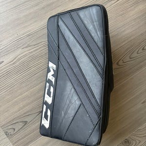 CCM Extreme Flex E5.9  Blocker (Used) size Intermediate.