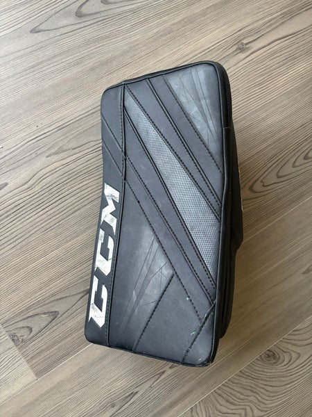 CCM Extreme Flex E5.9  Blocker (Used) size Intermediate.