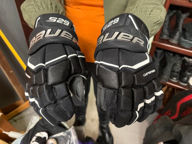 Hockey Gloves Bauer Supreme S29 Gloves 12” (Used)