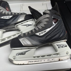 2011 CCM U+ 06 Hockey Skates Regular Width 7.5 (Used)