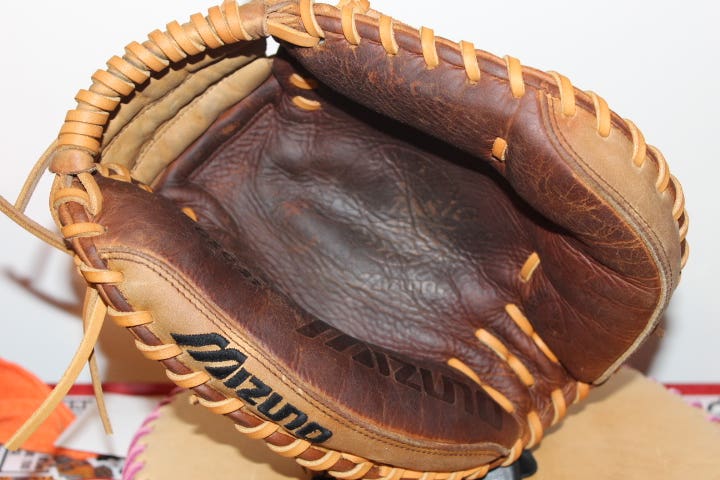 Catcher's RH Mizuno Classic Pro Soft Baseball Glove 34" (Used)