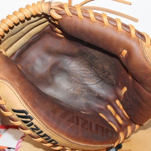 Catcher's RH Mizuno Classic Pro Soft Baseball Glove 34" (Used)
