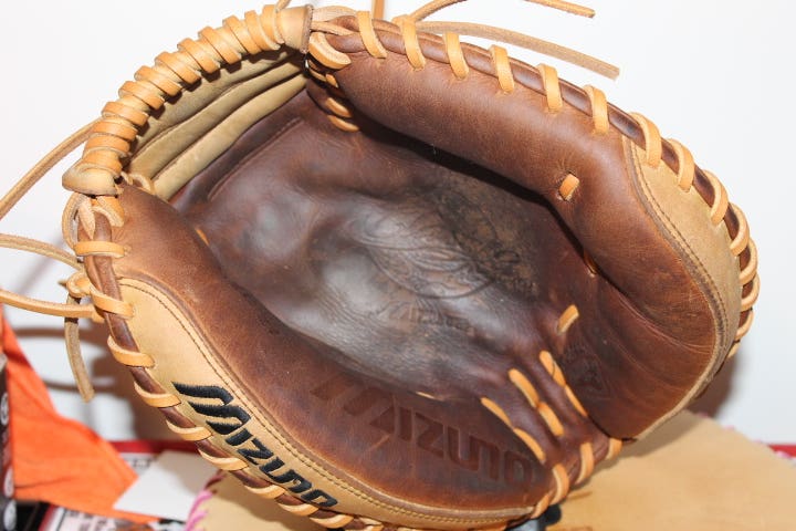Catcher's RH Mizuno Classic Pro Soft Baseball Glove 34" (Used)