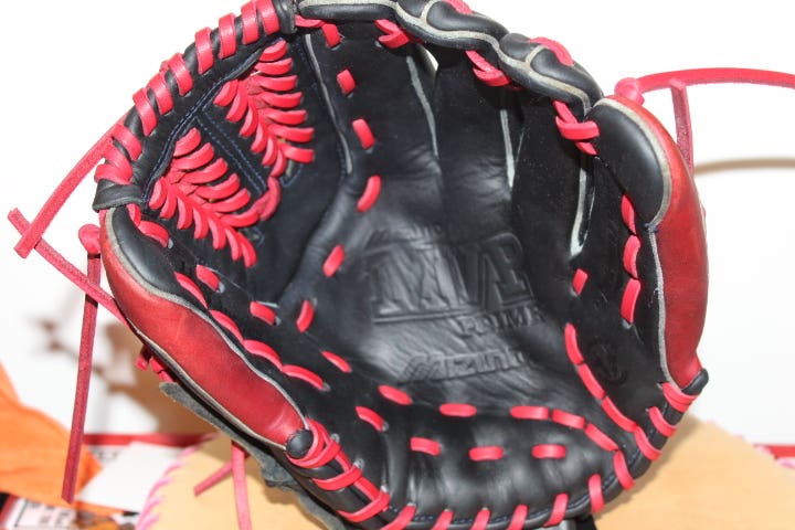 Mizuno RH Pitcher's MVP Prime Baseball Glove 11.75" (Used)