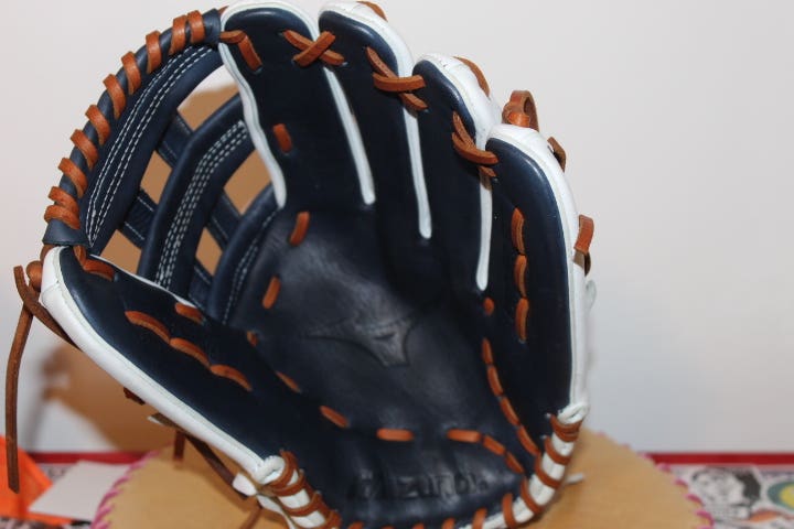 RH Mizuno Outfield Pro select Softball Glove 12.5" (Used)