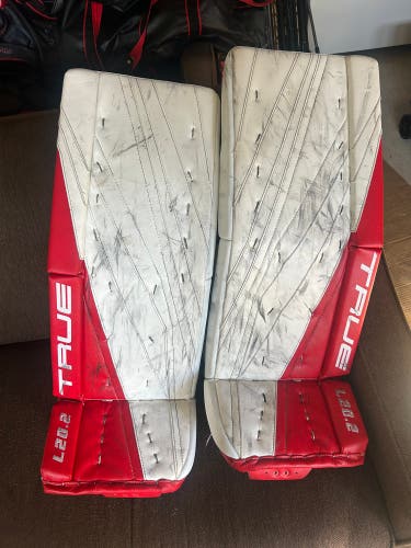 32" True L20.2 Goalie Leg Pads (Used)