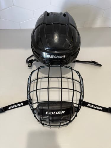 Medium Bauer Re-Akt 95 Helmet (Used)