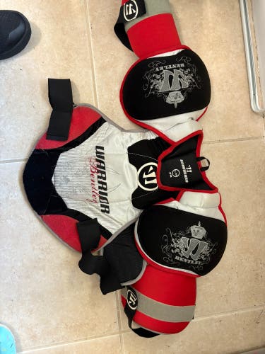 Men's Large Senior Warrior Shoulder Pads (Used) hockey pads