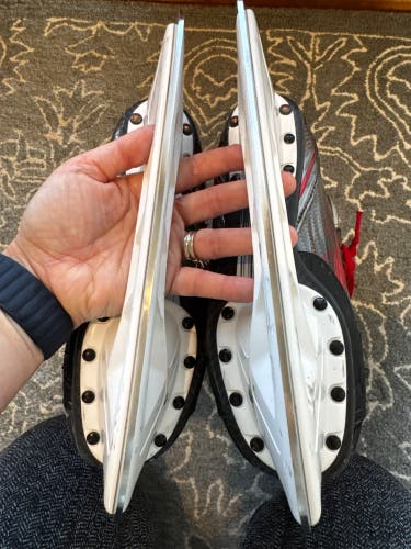 2021 Bauer Vapor 3X Pro Hockey Skates Regular Width Size 5 (Used)