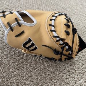 2024 Wilson A2000 RH Catcher's mitt 33" (New) NWT
