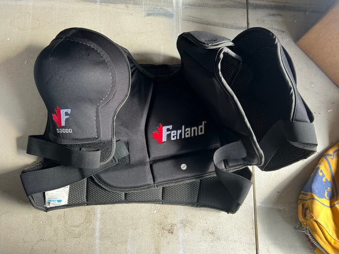 Feel and S3000 XL Senior Shoulder Pads (New)