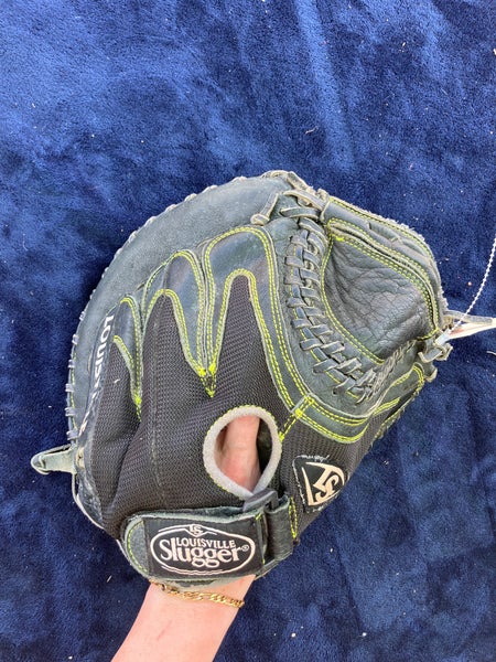 Black Louisville Slugger Zephyr RH Catcher's Softball Glove 32.5" (Used)