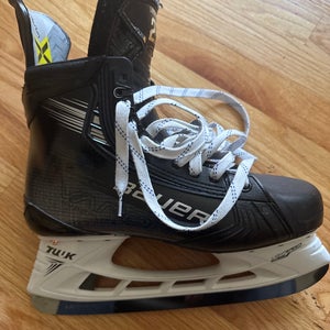 2023 Bauer Vapor Hyperlite 2 Hockey Skates 9.5 (Used)