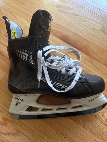 2023 Bauer Vapor Hyperlite 2 Hockey Skates 9.5 (Used)