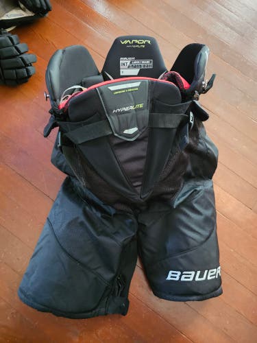 Intermediate Large Bauer Vapor Hyperlite Hockey Pants (Used)