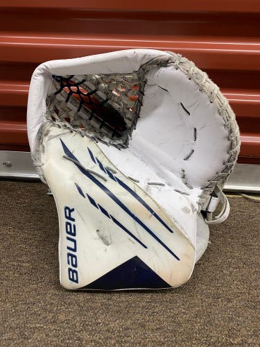 Navy / White Bauer Hyperlite Goalie Glove