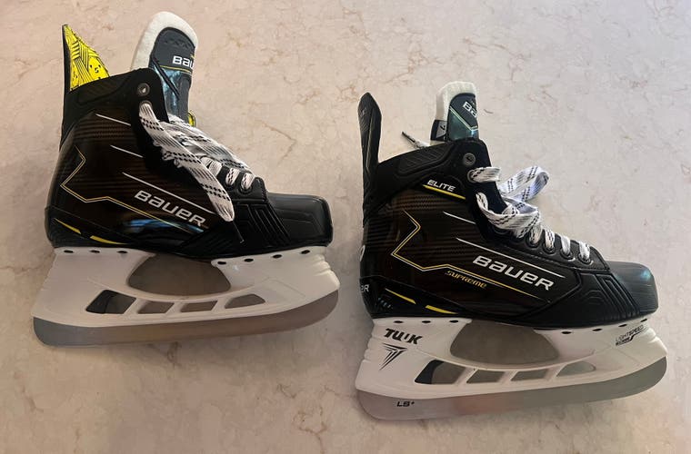 2024 Bauer Supreme M30 Hockey Skates Regular Width 7 (New)