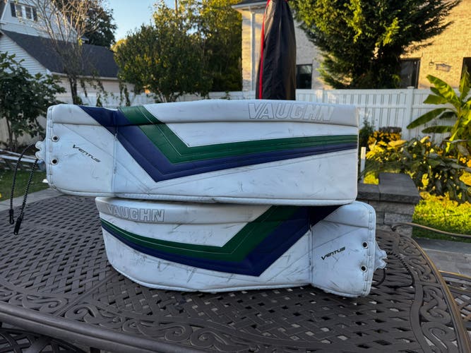 35" Vaughn Ventus SLR2 Pro Carbon Goalie Leg Pads (Used)