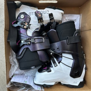 Mondo 22 & 22.5 Women's Dalbello Panterra Ski Boots Medium Flex (New)