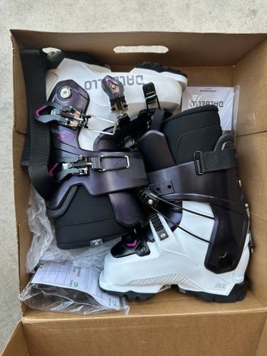 Mondo 22 & 22.5 Women's Dalbello Panterra Ski Boots Medium Flex (New)