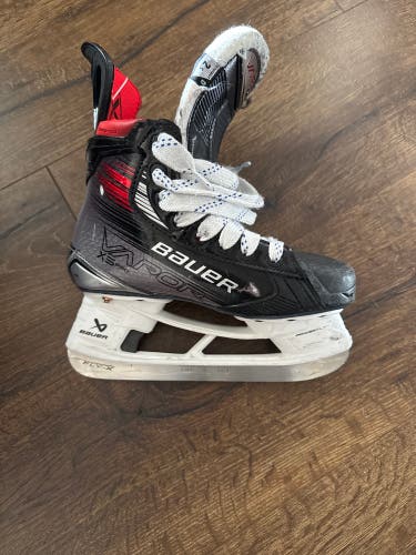 Bauer Vapor X5 Pro Hockey Skates Regular Width Size 2.5 (Used) extra blades