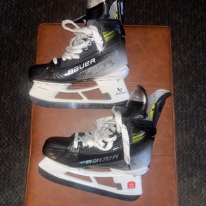 2023 Bauer Vapor Hyperlite 2 Hockey Skates 6.5 (New)