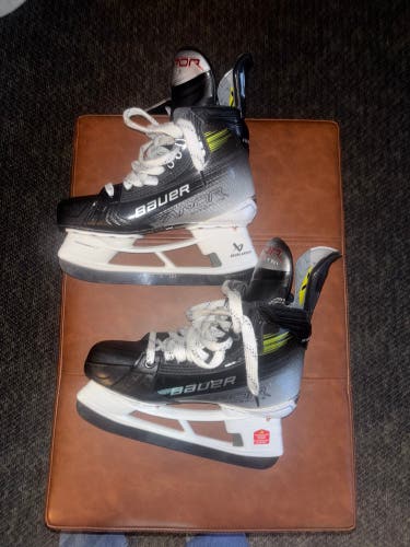 2023 Bauer Vapor Hyperlite 2 Hockey Skates 6.5 (New)