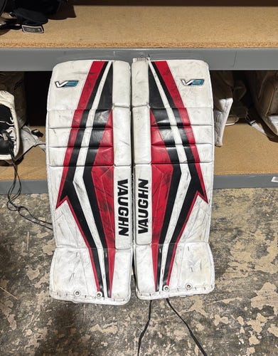 Used Junior Vaughn Velocity V9 Goalie Leg Pads 28”+2