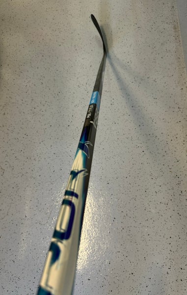 Senior Bauer Vapor FlyLite, P92, Right, 77 Flex (New)