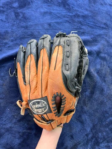 Brown Louisville Slugger RH Outfield Softball Glove 13.5" (Used)
