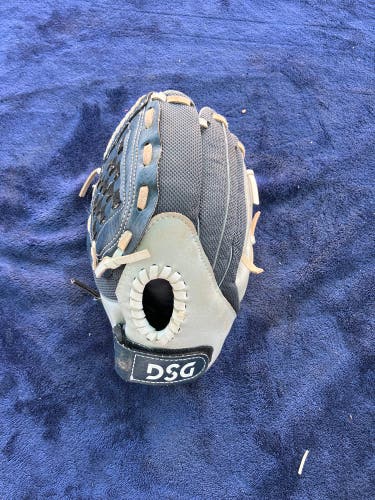Gray DSG LH Pitcher's Baseball Glove 9.5" (Used)