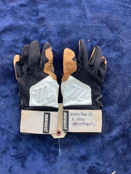 White Medium Marucci Blacksmith Batting Gloves (Used)