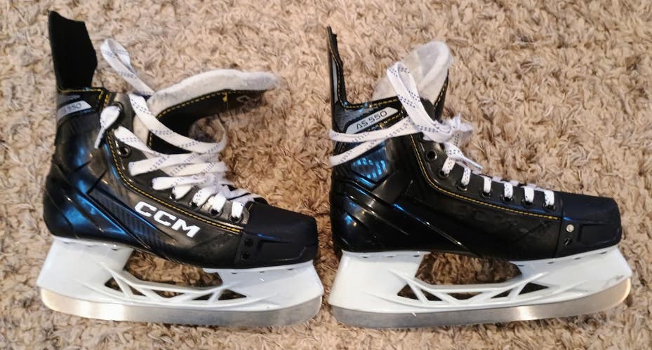 CCM AS-550 Hockey Skates Regular Width Size 5 (Used)