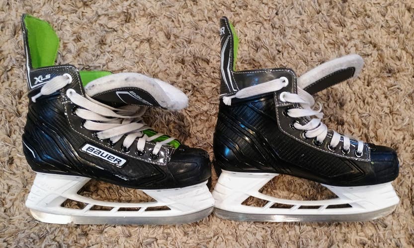 Bauer XLS Hockey Skates Regular Width Size 4 (Used)
