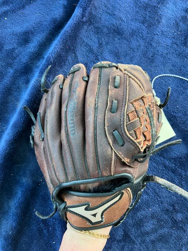 Brown Mizuno Power Close RH Pitcher's Baseball Glove 10" (Used)
