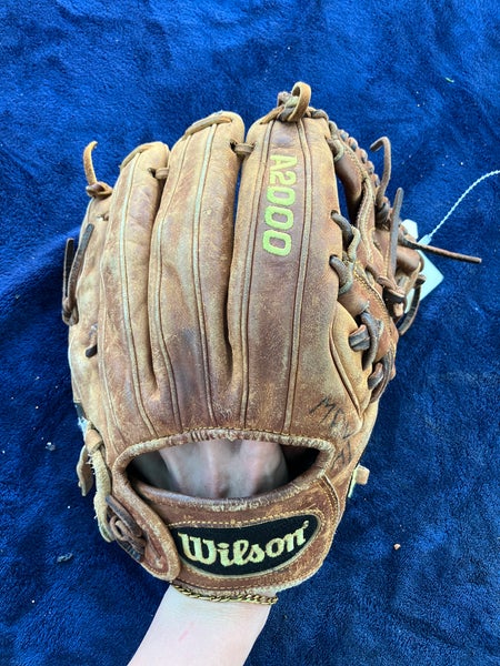 D. Pedroia Game Spec Wilson A2000 RH Infield Baseball Glove 11.5" (Used)