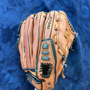 Brown Wilson A700 RH Pitcher's Softball Glove 13" (Used)