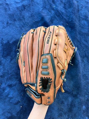 Brown Wilson A700 RH Pitcher's Softball Glove 13" (Used)
