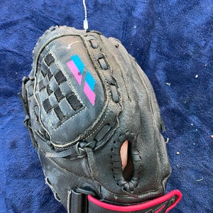 Black Mizuno Finch LH Pitcher's Softball Glove 11.5" (Used)