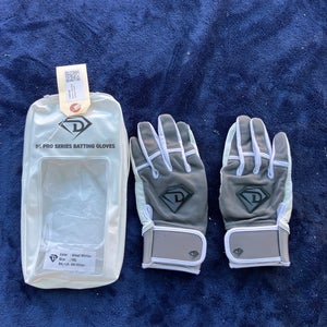 D1 Pro Series Great Whites I Youth XL RH Hitter (Used)