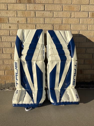 32" True Catalyst 7X3 Goalie Leg Pads (Used)