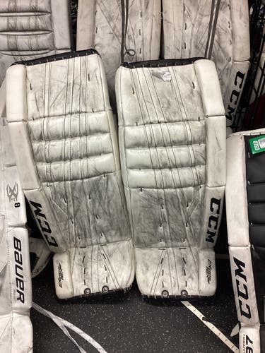 32" CCM Extreme Flex Goalie Leg Pads (Used)